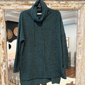 Zenana green tunic, size small